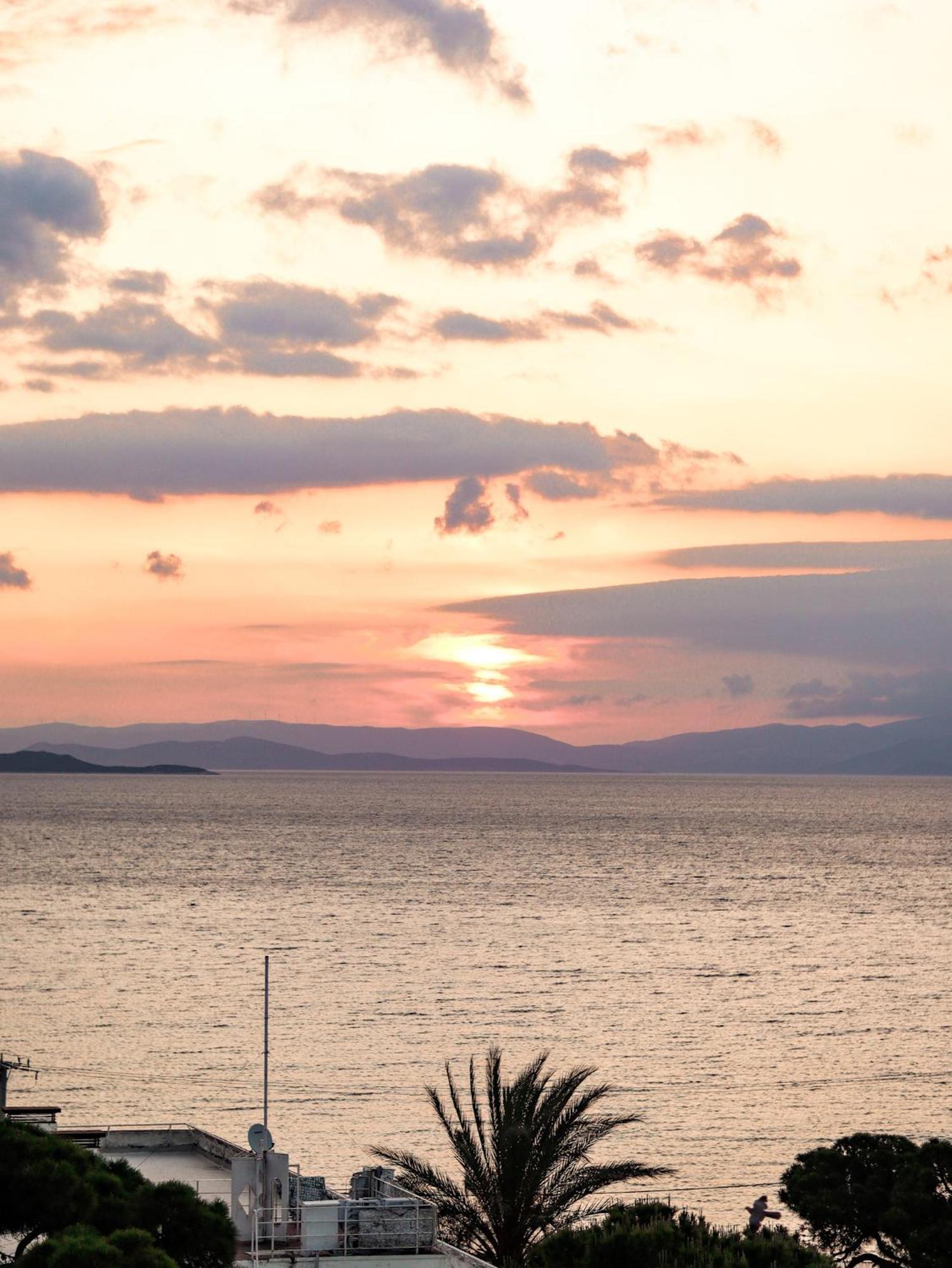 Marathon Beach Resort Néa Mákri Buitenkant foto